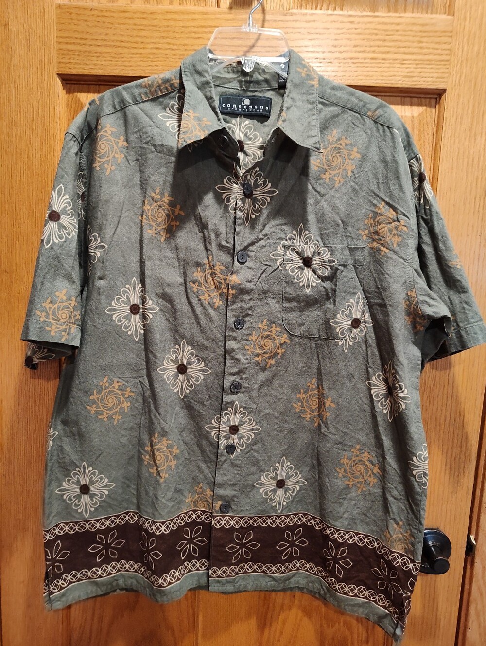 Consensus Men's Casual Olive Short-Sleeve Patterned Button-Up Shirt